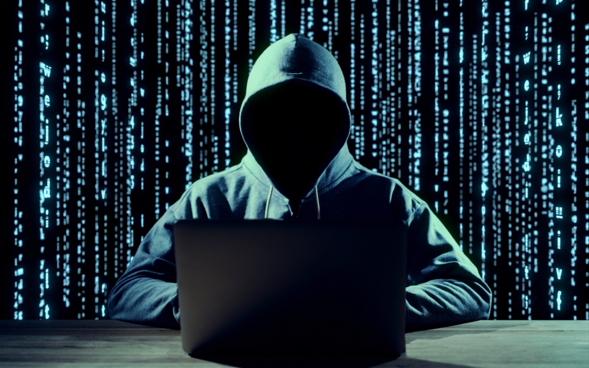 J'espère qu'il y aura des hackers à capuche avec en fond du code informatique qui défile et qui fait très peur (mais vraiment peur, genre du CSS).

Plus sérieusement, belle idée de capitaliser sur ses points forts. La page thématique est sympa aussi. 

letemps.ch/cyber