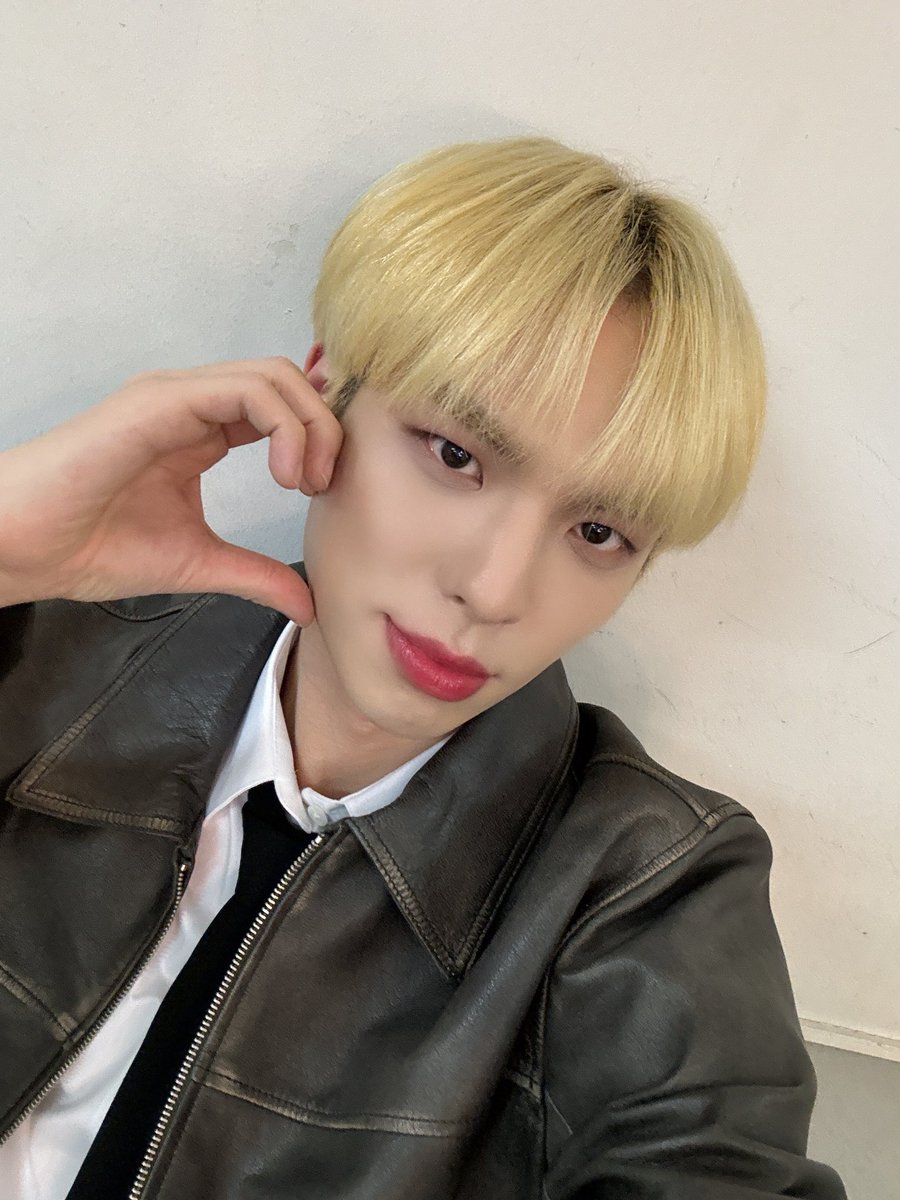 CIX_twt's tweet photo. 재밌었다요🥰✌️

#CIX #FIX #BX #이병곤 #병곤 #평픽사💙 https://t.co/KE4znhHNnf