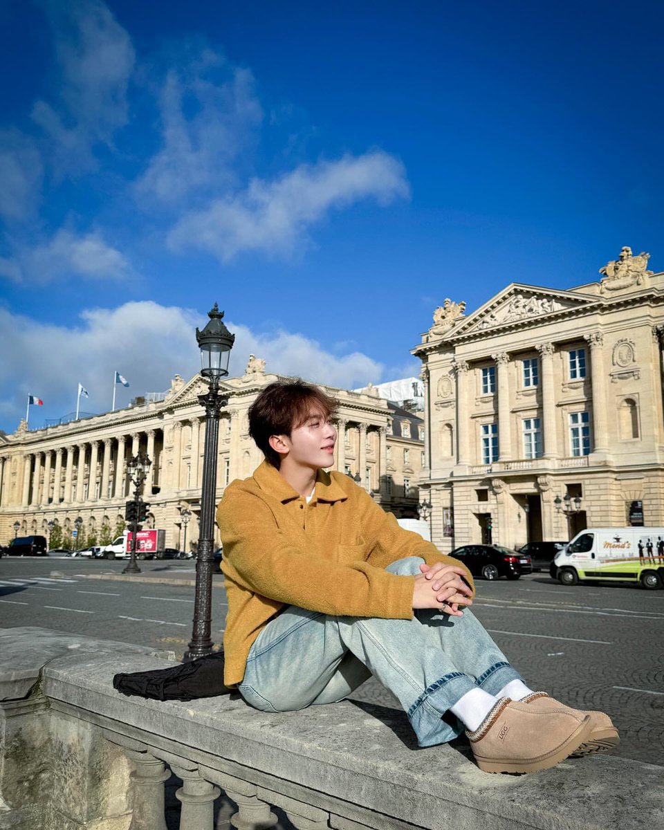 plediskwane's tweet photo. Basking the Paris flair, dreaming in the cold air, pardon my messy hair. https://t.co/WRp45kAwiD