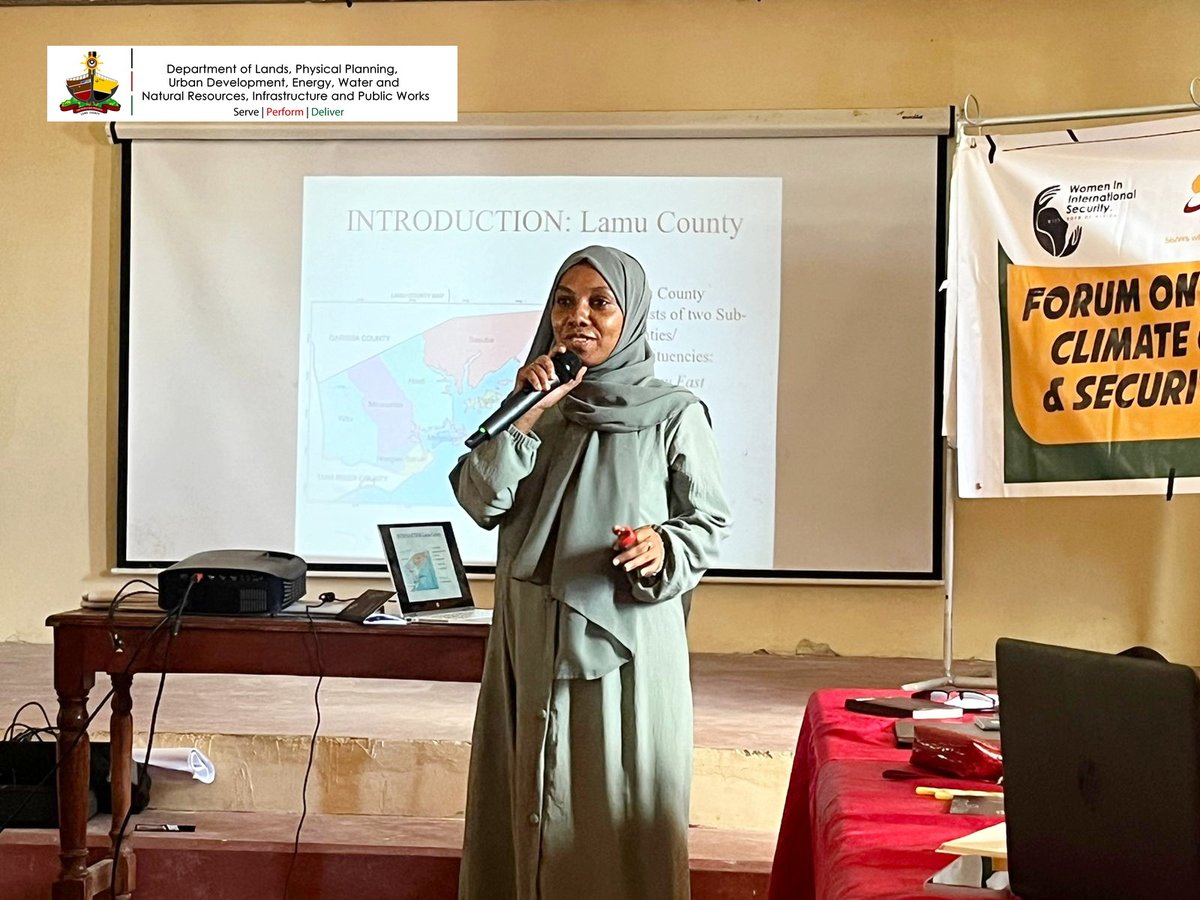 TashrifaAbubak2's tweet photo. Excited to join forces at the Gender, Climate, and Security Forum, powered by Sister Without Borders Together, we're raising awareness, fostering dialogue, and empowering women with skills for climate action. #GenderClimateSecurity #ClimateAction #EmpowerWomen https://t.co/hVaxgzKuy9