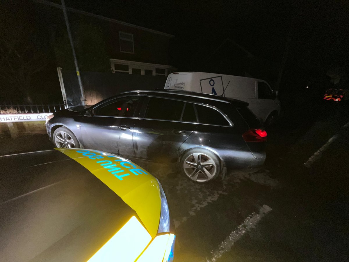 This car stolen an hour earlier from Poulton seen by #Team4RPU in Blackpool

Pursued to Cleveleys where @NPASNorthWest took over. 

Whilst leaving a cul de sac the driver tried to force their way past @LancsPolDogUnit deployed PD Blitz 🐕 resulting in 4 being arrested #ForceOps