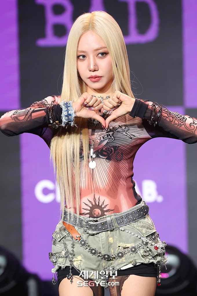 dreamwithapink's tweet photo. 230318 Kim Namjoo at the media showcase for 'BAD'

#김남주 https://t.co/bhAz5609ec