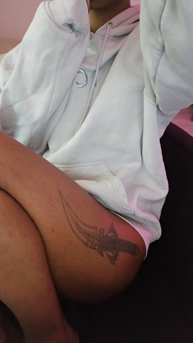 I bet no woman has ever worn your hoodie with pride, has she?  Findomnl femdomnl paypig bnwo ebony goddess