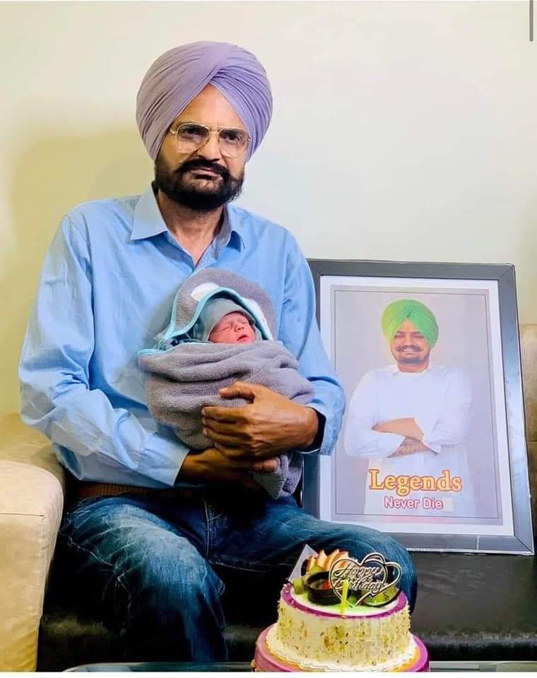 DrVishnuc's tweet photo. Legends Never Die 💐💐✌️✌️
#SidhuMooseWala https://t.co/BQYow0UpMd