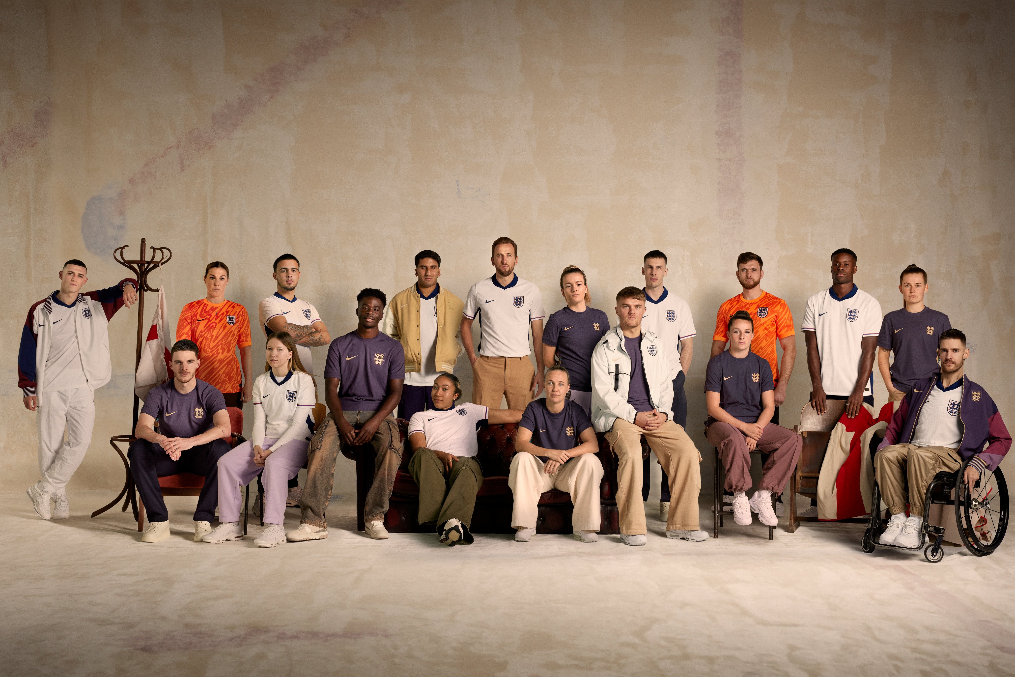 Squad photo featuring players from our Lionesses, Para and Three Lions teams wearing the new England home, away and goalkeeper shirts. From left to right: Phil Foden (Senior men’s team), Declan Rice (Senior men’s team), Mary Earps (Senior women’s team), Lucja Wyrwantowicz (Blind women’s team), Mason Dunbar (Cerebral palsy team), Bukayo Saka (Senior men’s team), Azim Amir (Blind men’s team), Lauren James (Senior women’s team), Harry Kane (Senior men’s team), Beth Mead (Senior women’s team), Lauren Hemp (Senior women’s team), Matt Oaten (Men’s deaf team), Adam Lione (Partially sighted men’s team), Giles Moore (Cerebral palsy men’s team), Ella Toone (Senior women’s team), Marc Guéhi (Senior men’s team), Zara Musker (Deaf women’s team) and Jon Bolding (Powerchair team).