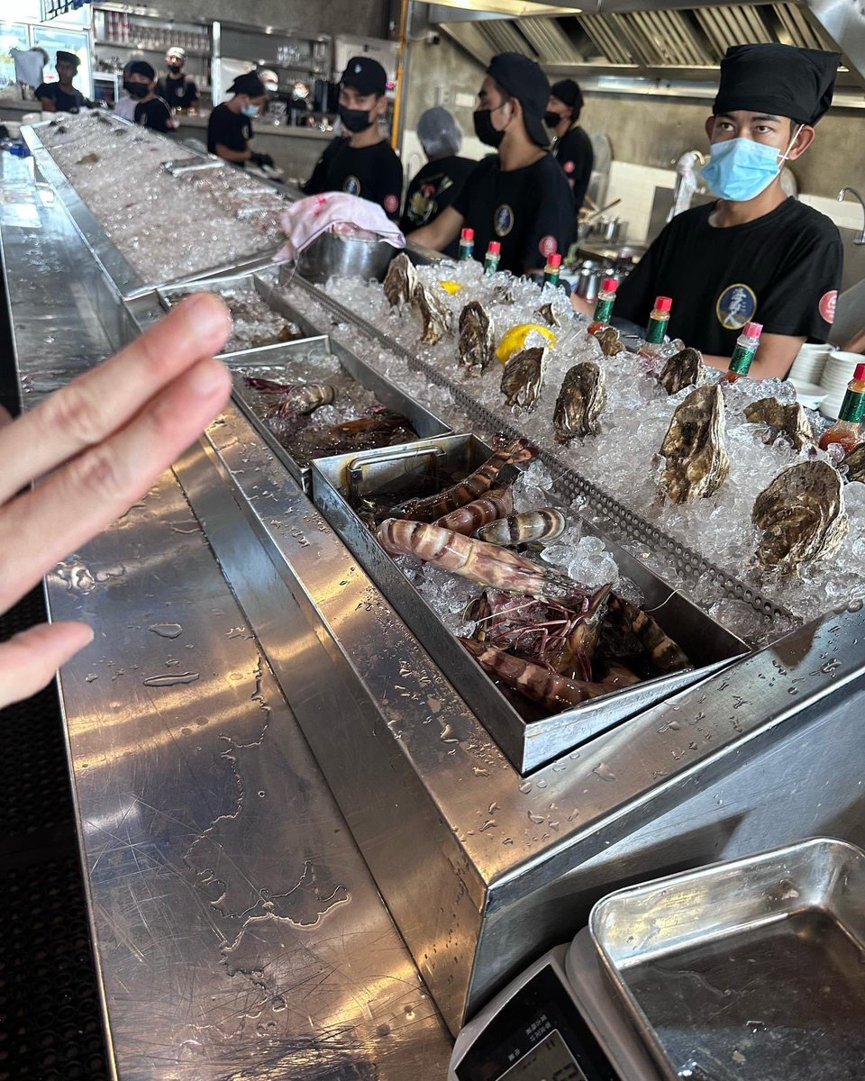freakinglovit's tweet photo. 180324  | Mile Phakphum ✨✨💚

—— Part 1 
( #MileFB ) ( #flowwithmpinsta)

Caption: 

,,, Very Warm Welcome &amp; Nice Food In A Day In Malaysia… ,,,

Very Sweet💚

🔗 https://t.co/eA7qfdZmgN

—————
#MilePhakphum ㋛ x  @milephakphum ツ
#GreenyRose  ㋛ https://t.co/TS6BSPEZWz