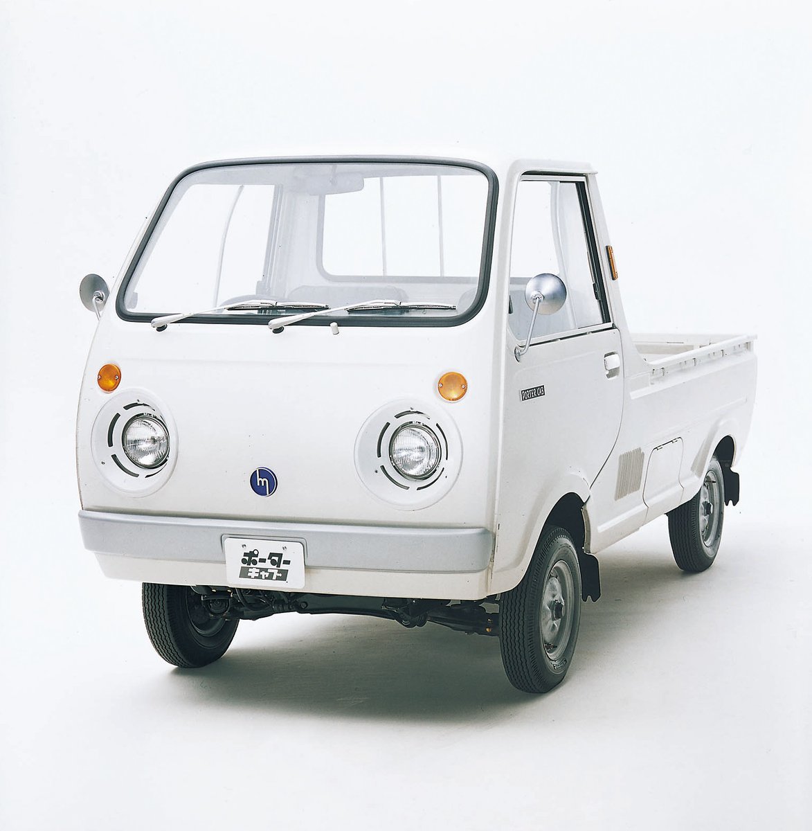 ◇#マツダの歴史◇​​
55年前の3月、「ポーターキャブ」を発表しました🚗​

その特徴は、ウインドウ面積を広くとった明るいキャビンと親しみやすいスタイル。​

#ポーターキャブ を知っている方は「リポスト」を、はじめて知った方は「いいね」でぜひ教えてください😊