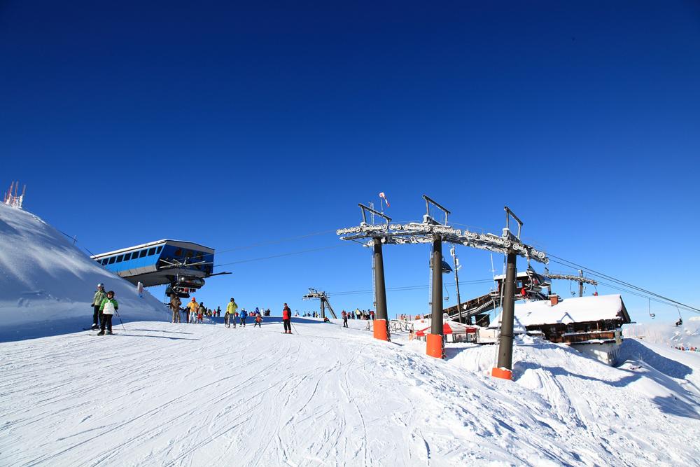 Unbegrenzter Pistenspaß im größten Skiverbund Österreichs

Großarltal-Dorfgastein ist Teil des Skiverbunds Ski amadé, in dem sich viele Wintersportorte zusammengeschlossen haben, mit 270 Skiliften und 760 km Pisten.

Mehr Informationen 👉 schneehoehen.de/skigebiete/inf…