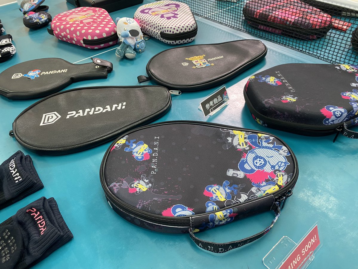karahashitakkyu's tweet photo. スタッフの永安です！

本日はPANDANI様の展示会をご紹介します！

どれもこれもこだわりの一品・・・

２枚目の僕が持っておりますBlack Watchユニフォームは縫い目が施されておらず、３枚目の白いPANDANI刺繍のラケットケースは手縫いで刺繍をしており、一つ一つの商品に対する想いを感じました！！ https://t.co/X4ykdcIkNT