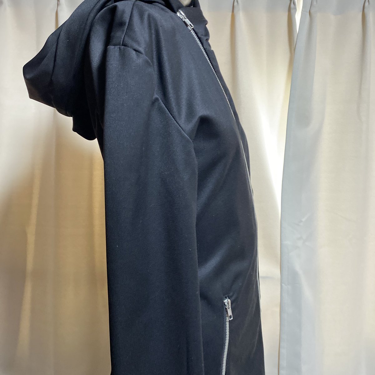 djclonemusic's tweet photo. 大学卒業あたりから、キレイめで独特なデザインの服をよく着るようになった😄
スターウォーズのシスみたいな服笑
独特なデザインの服やっぱり好き⤴️⤴️
オールブラックコーデで着て欲しい🎩
#キレイめ
#THEEXCLUSIVE
#ブラックコーデ https://t.co/BkOfZKzk7d
