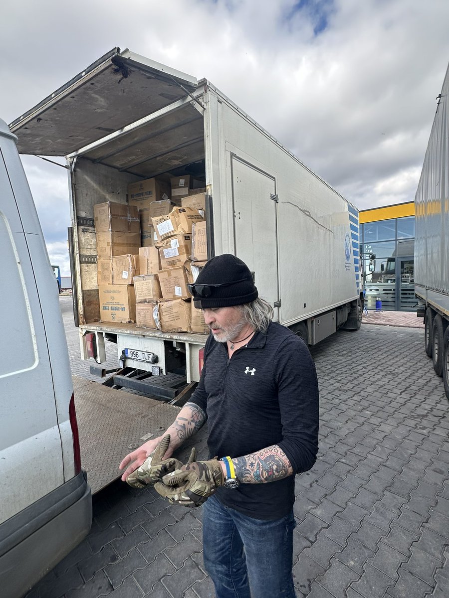 We shuttled a metric fuckton of medical & rehab equipment into Ukraine (from Romania) over the last few days… While Chris was delivering a big truck to recipients in Odesa, other members of @3xR_team were racing back & forth across the border to refill it as soon as he returned.