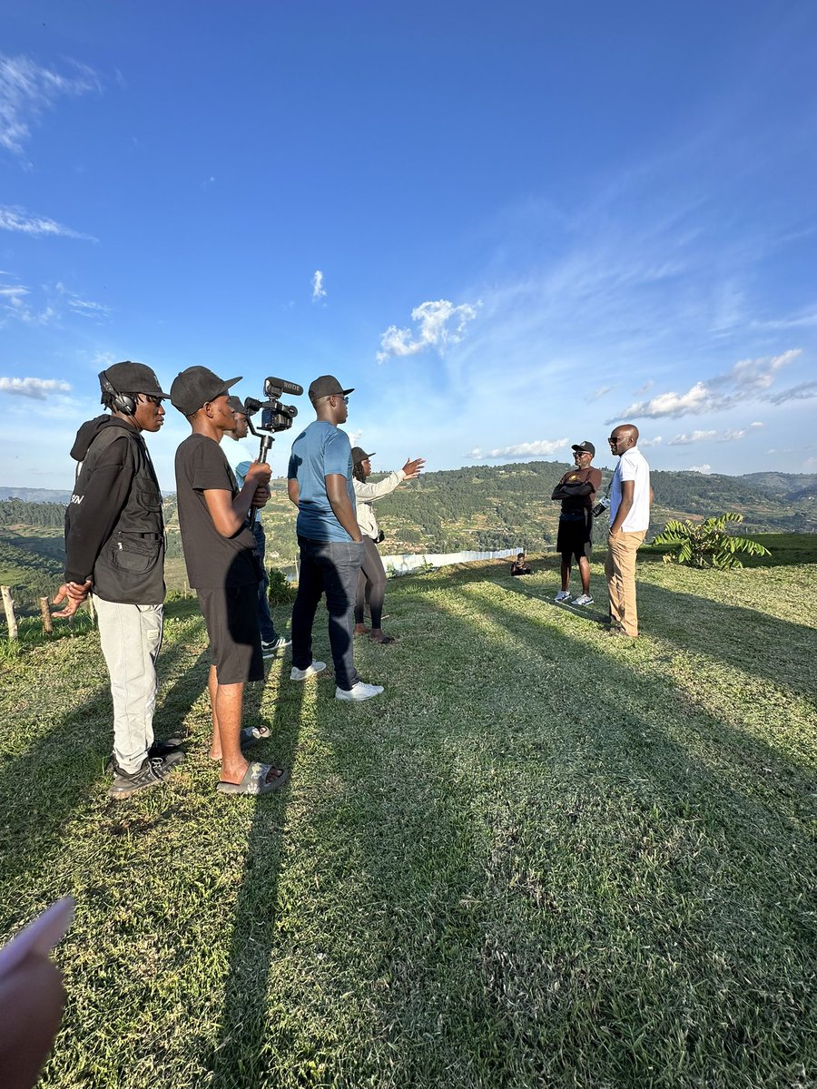 Comrade_Otoa's tweet image. After one week of #UgTukoWapi, I now believe @wekesa_amos on the issues of marketing our country. We are clearly doing a poor job and we need to rethink our strategies. I will share in detail as we put together our documentary on Western Uganda. 
In the documentary we met several…