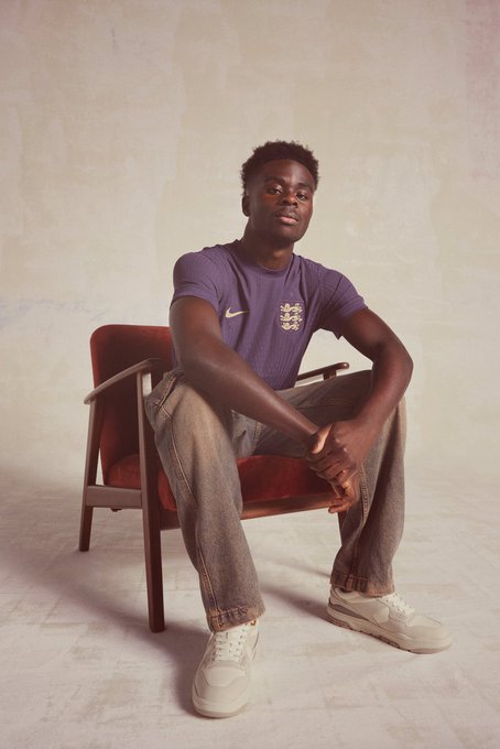 Bukayo Saka poses for a photo in the new England away kit.