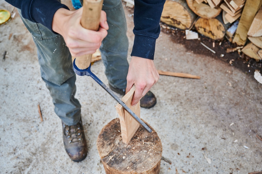 Join us for a community build day at the Story Garden making elements of our new buildings for our #TriangleSite! What to expect: - Green woodworking - making chestnut shakes - Working with clay - Building with cob and wood Book your place! globalgeneration.org.uk/events/build-c…