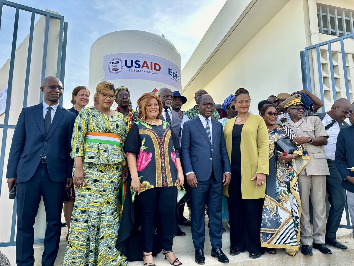 À San-Pedro, inauguration du projet 'système Lox' pour faciliter l’accès à l’oxygène liquide aux patients. Soutenu par États-Unis, renforce 7 établissements sanitaires : CHR Bouaké, Daloa, Korhogo, Man, Yamoussoukro, CHR et HG San-Pedro. #Ensemble🇨🇮🤝🇺🇸