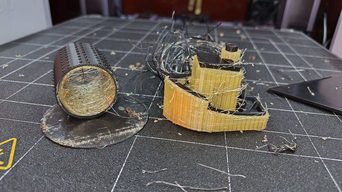 dreamhood23's tweet photo. #snapmaker
#Artisan
#テクダイヤ
#kaikaS (840)
#polymaker
#PolyTerraPLA
#PolyDissolveS1
#3DBenchy
#Cura
前回より定着は良くなったけどまだパラパラとお焦げが、、
なんか『飴色になるまで玉葱炒めて』って言われて目を離して焦がしたみたいな感じになってんだけど、、、 https://t.co/SJ7XpIcqWL