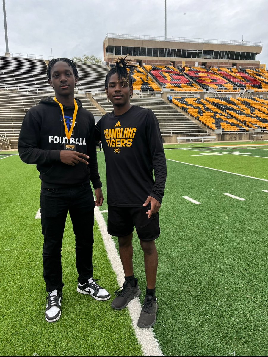 theryanjackson_'s tweet photo. Visited Grambling State University this past weekend and met a lot of inspiring coaches. Looking forward to working with these guys soon. 
#restoretheorder🖤💛🐯 @Coach_AAnand @KrisPeters06 @coachnoahhh @FSU_850 @coach_d_adams @tlchfootball https://t.co/CENuYrYhwY