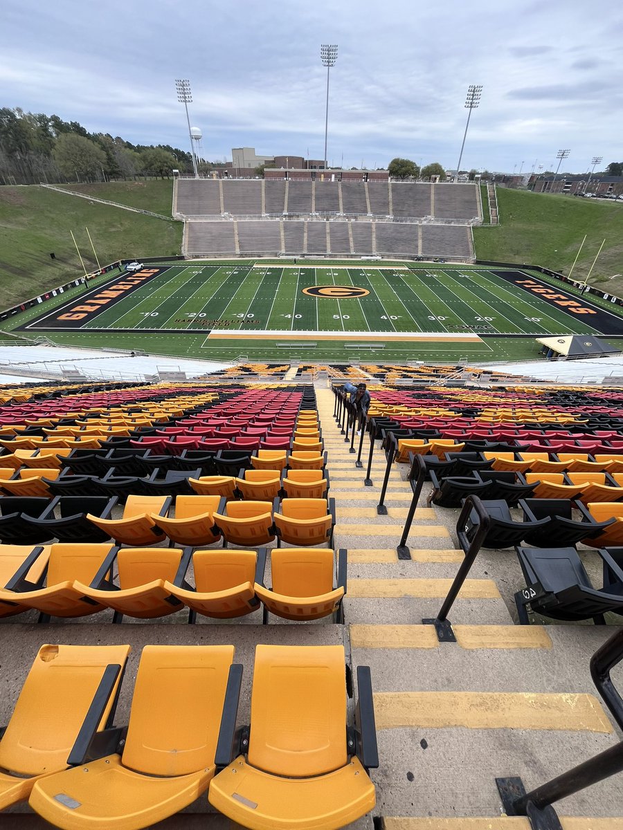 theryanjackson_'s tweet photo. Visited Grambling State University this past weekend and met a lot of inspiring coaches. Looking forward to working with these guys soon. 
#restoretheorder🖤💛🐯 @Coach_AAnand @KrisPeters06 @coachnoahhh @FSU_850 @coach_d_adams @tlchfootball https://t.co/CENuYrYhwY
