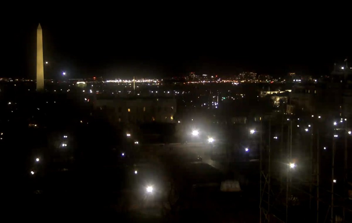 QTHESTORMM's tweet photo. 🚨🚨🚨 ALERT: THE WHITE HOUSE HAS GONE COMPLETLEY DARK !!! https://t.co/HscOgugOOA