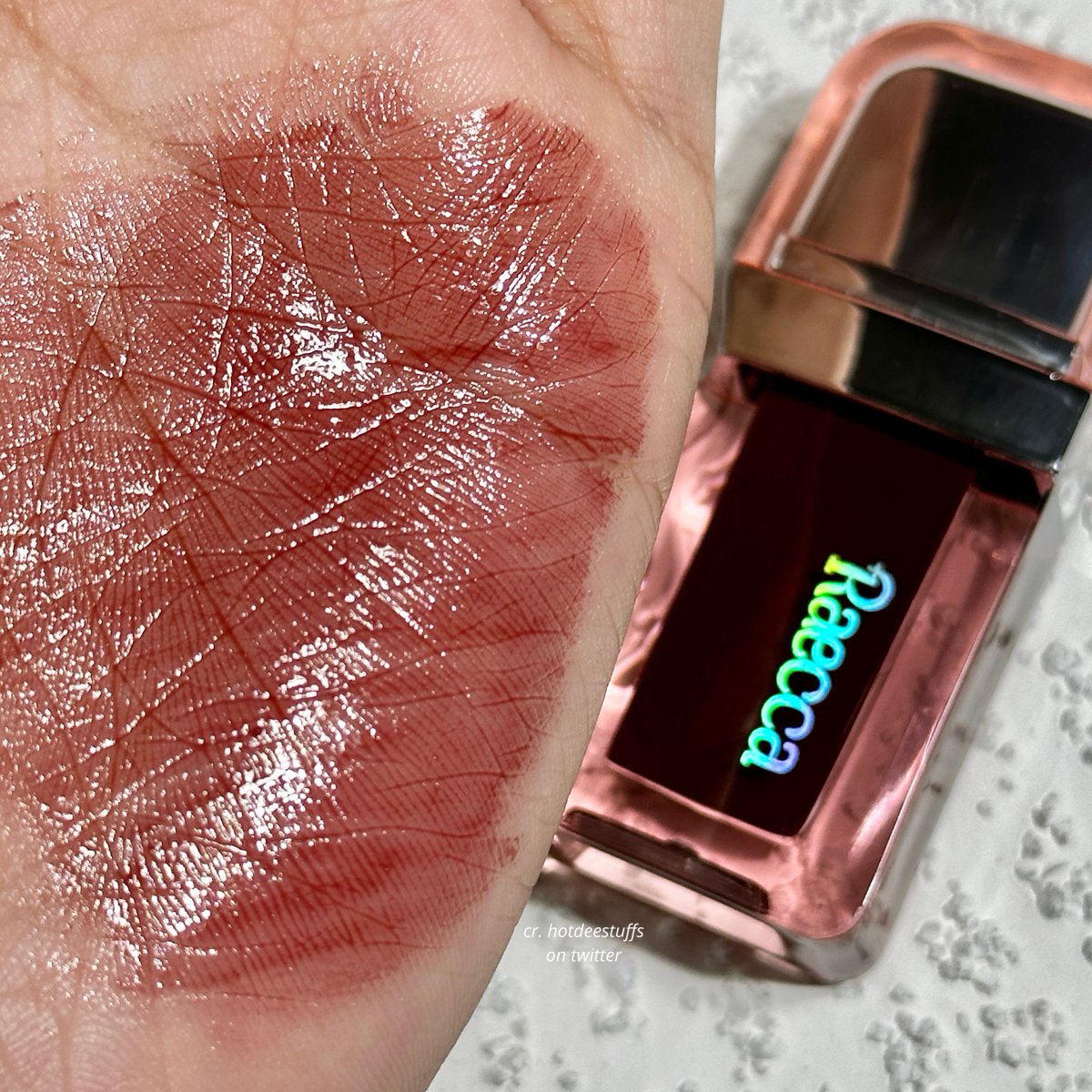 hotdeestuffs's tweet image. Produk terbarunya Raecca CANTIK BGT. Ini Lip gloss…. mereka tau aja aku lagi seneng pake yg glossy-glossy dan shade yg ini warnaku bgt. Bikin bibir super plumpy 🥹

ada yang udah cobain? 👀