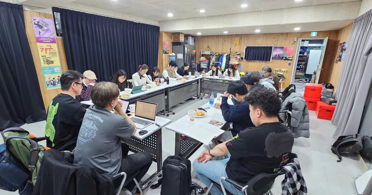 #달빚간이역 출범식
#연출_최병로
#극작_김이율
#신현종 #서민정 #권재인 #김보경 #김진기 #이정현 #임동욱 #이채영 #권성욱 #김금인 #최승열 #김혜영

6월26일~30일 스카이씨어터에서 만나요.

아련하고 따뜻한 사랑이야기..사람이야기..