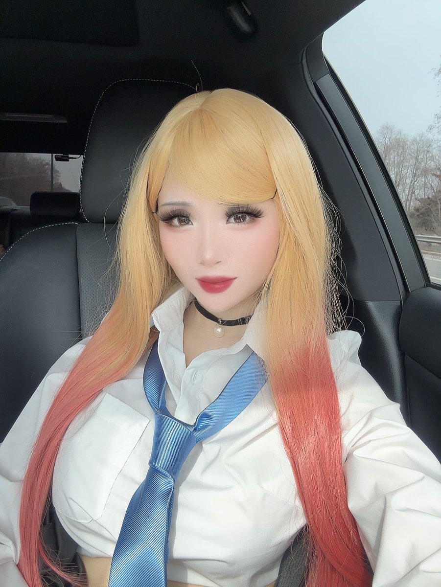 LoveMissWhitney's tweet photo. Marin cosplay from My Dress Up Darling 💙 https://t.co/nyJctVaEHY