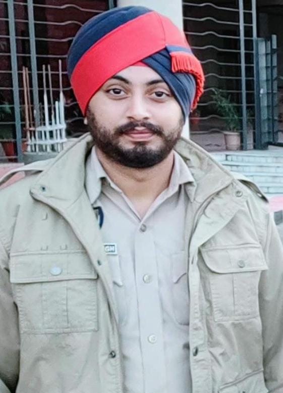 Salute to martyr Ct. Amritpal Singh of CIA, Hoshiarpur Police who has laid down his life in the line of duty. @PunjabPoliceInd will make the perpetrators pay and look after the martyr’s family We stand by his family in their hour of grief and will do everything to support them…