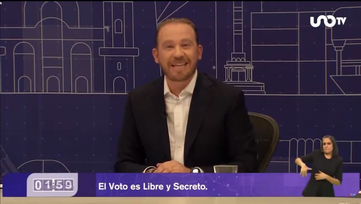 Así el #DebateChilango:

1. Solo hay dos proyectos el de la ineficiencia que encabeza Morena y el de las soluciones que encabeza el PAN, PRI, PRD.

2. La mejor opción de buenas propuestas y resultados está con <a href="/STaboadaMx/">Santiago Taboada</a>.

3. La sra. <a href="/ClaraBrugadaM/">Clara Brugada Molina</a> con puras propuestas chafas
