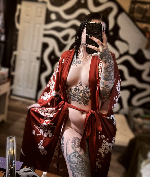 I&rsquo;m shaped like this. If you even care 🙄 https://t.co/23oVYDOanv