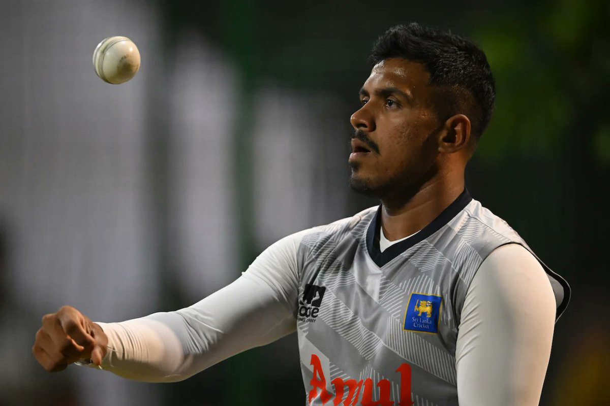 KnockOut_SL's tweet photo. Sri Lanka opt to bat in the series decider with one change . Theekshana in Madushanka out #slvsban https://t.co/IHcZT8xOK8
