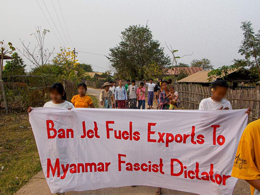 ❌✈️ Time to take action ⛽️ #Myanmar's jet fuel supply chain must be targeted for sanctions as the junta commits #WarCrimes. Stand with the people of Myanmar as they continue to protest in the streets! <a href="/David_Cameron/">David Cameron</a> <a href="/SecBlinken/">Secretary Antony Blinken</a> <a href="/JosepBorrellF/">Josep Borrell Fontelles</a> <a href="/SenatorWong/">Senator Penny Wong</a>