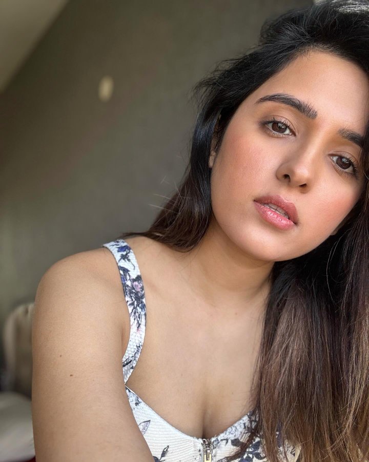 GI7KnEdWIAAtrt2?format=jpg&name=900x900