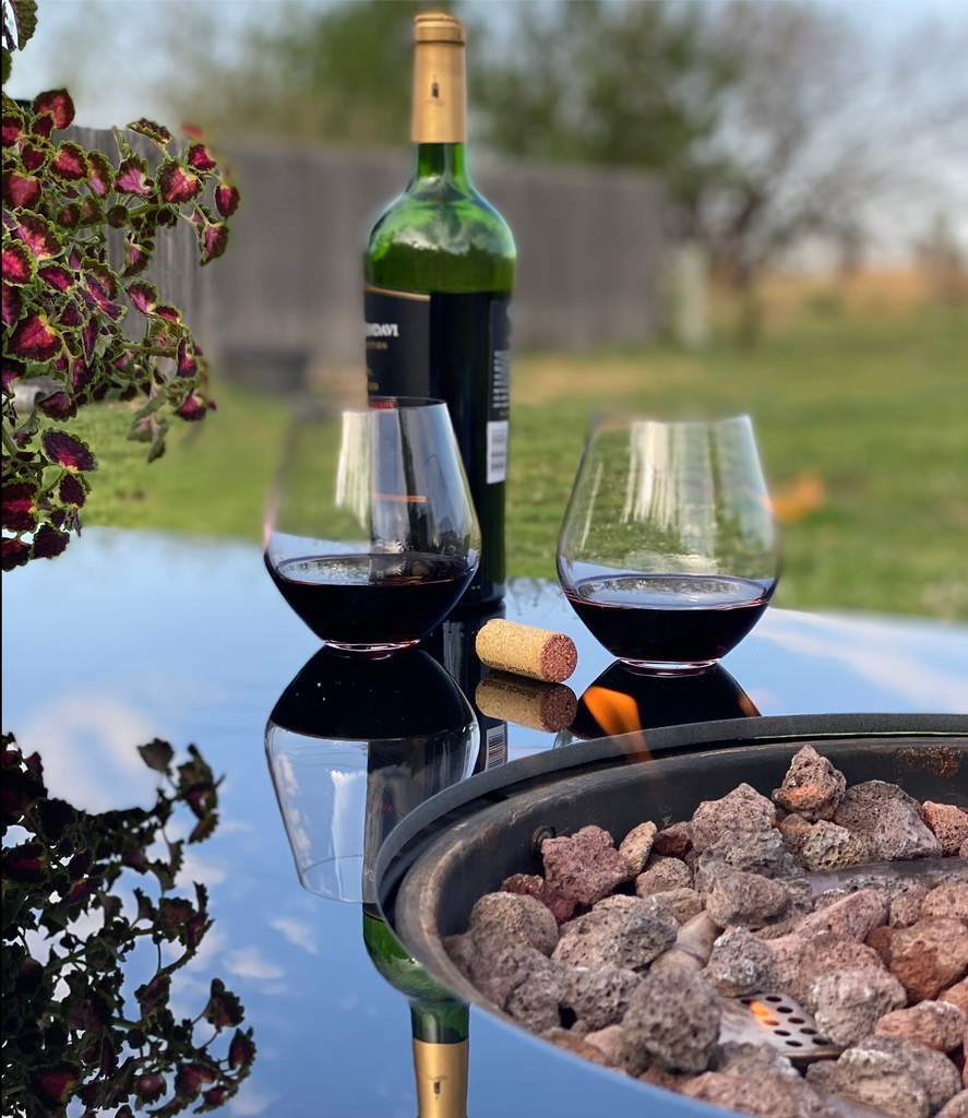 redvanillahome's tweet image. Raise a glass to David Shaw Designs, the brand that's all about celebrating good times with loved ones! With the Amoroso Stemless Wine Glass, you'll bring a touch of European elegance to your next dinner party or cozy night in.

shorturl.at/cxDT9

#Stemless #StemlessWine