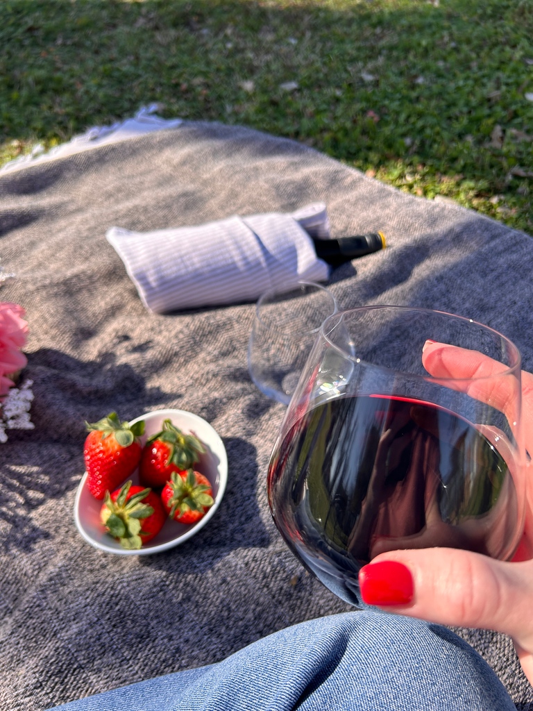 redvanillahome's tweet image. Raise a glass to David Shaw Designs, the brand that's all about celebrating good times with loved ones! With the Amoroso Stemless Wine Glass, you'll bring a touch of European elegance to your next dinner party or cozy night in.

shorturl.at/cxDT9

#Stemless #StemlessWine