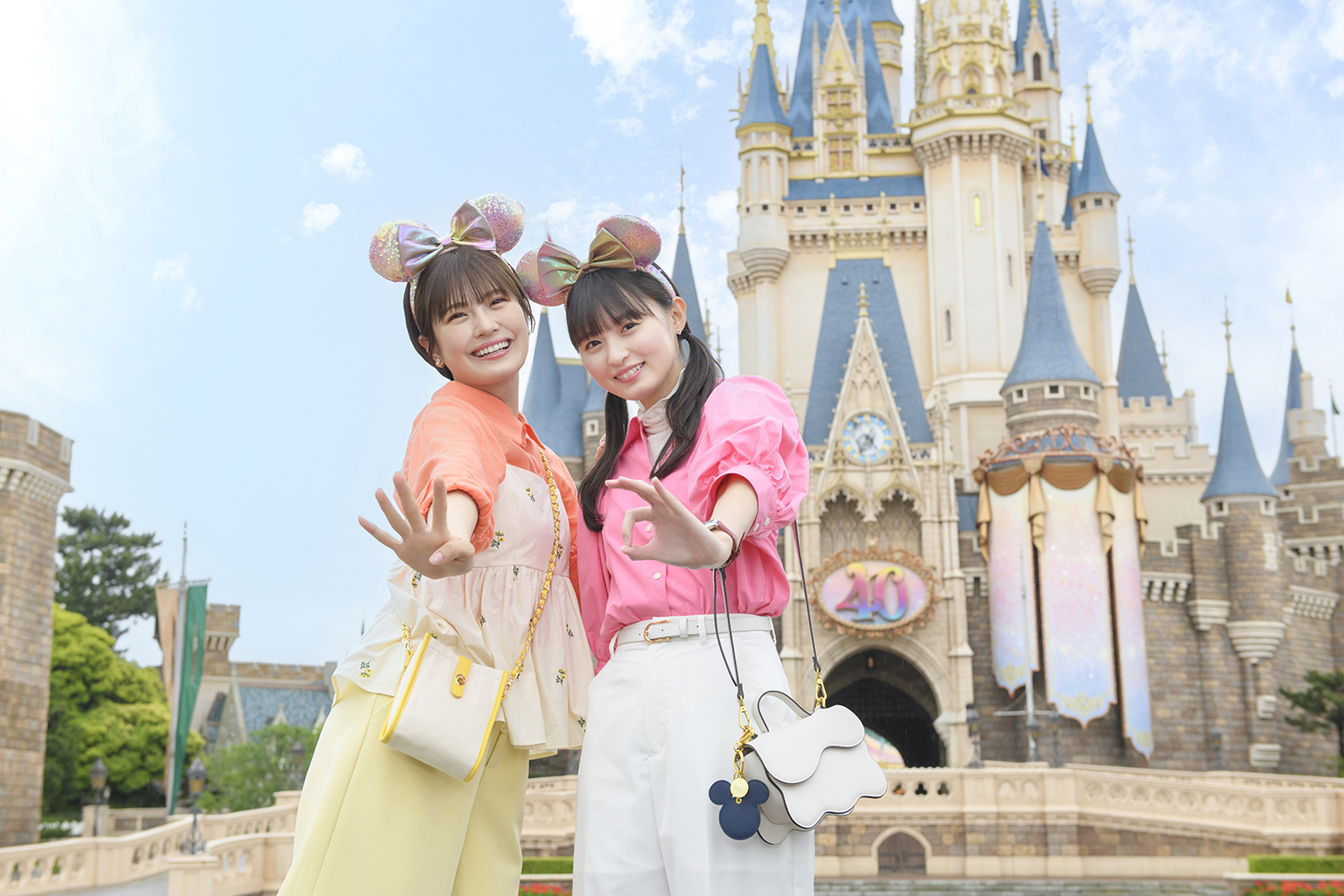 Disney Mobile on docomo F-03F」新発売 : 富士通