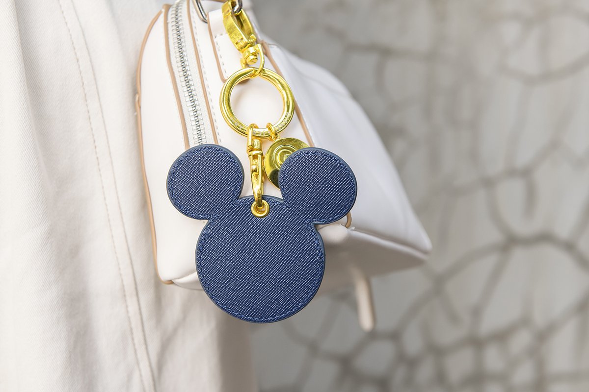 ミッキーシェイプが可愛い／ キーチェーン型の電子マネー QUICPay for ディズニー☆JCBカード✨  👉https://t.co/nBpv5mEGQ8 シンプルなデザインで、 パークや普段のおでかけにもピッタリです🎶 お支払いは端末にかざすだけ❣️  「使っているよ🙌」という方は、 ぜひ ...