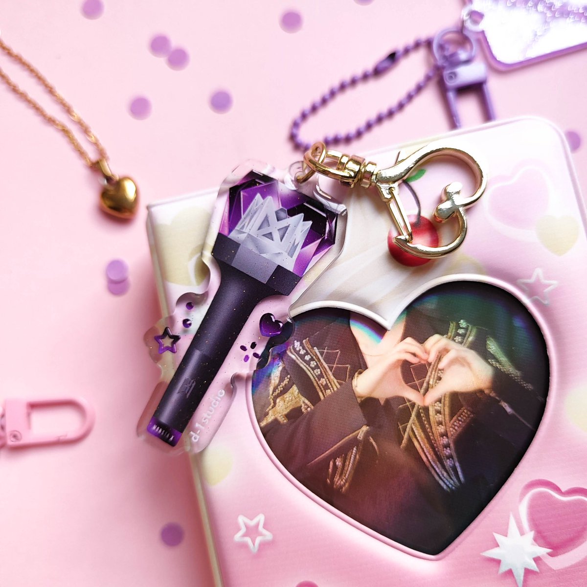 by_d1studio's tweet photo. Monsta X Keyrings &amp; Stickers by D-1 Studio 💘

Pre-order Period: 3/18-4/1
Details &amp; Order Form: https://t.co/bQtZonZx1f

For international orders/interested GO managers, please send a DM 💌

⭐️ Giveaway (PH Only): follow, RT, &amp; tag a friend for a chance to win a keyring! https://t.co/sBkDaes864