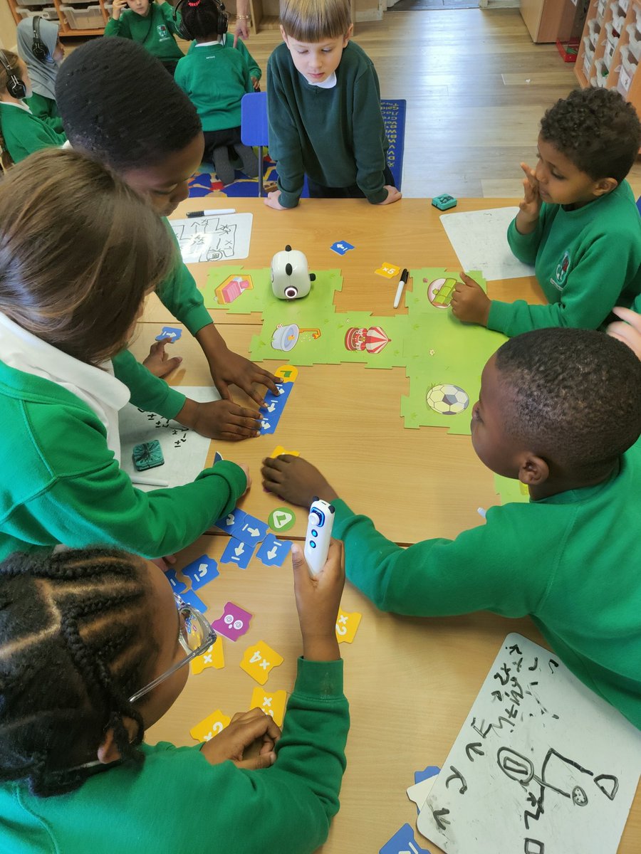Green, luck, and celebrating St. Patrick's Day!💚🍀 Whether you're at school or at home, Makeblock wishes you a joyful and creative holiday. Put on some green, enjoy the festivities, and celebrate with friends and family. May luck be with you! 📷 St Patrick's RC Primary School