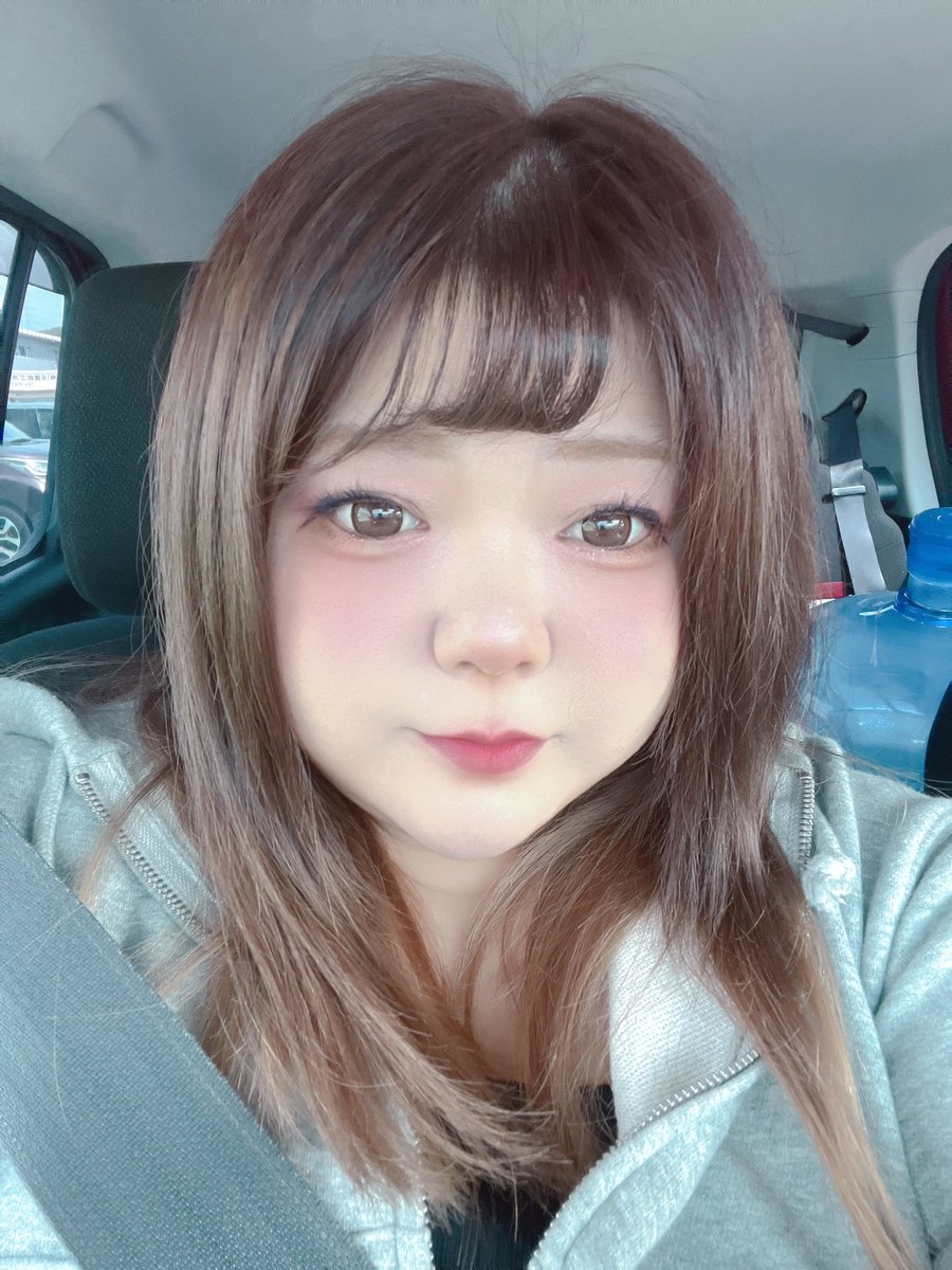 churamoca's tweet photo. 自撮りをしなさすぎた末路。 https://t.co/xjT5Q62UJn