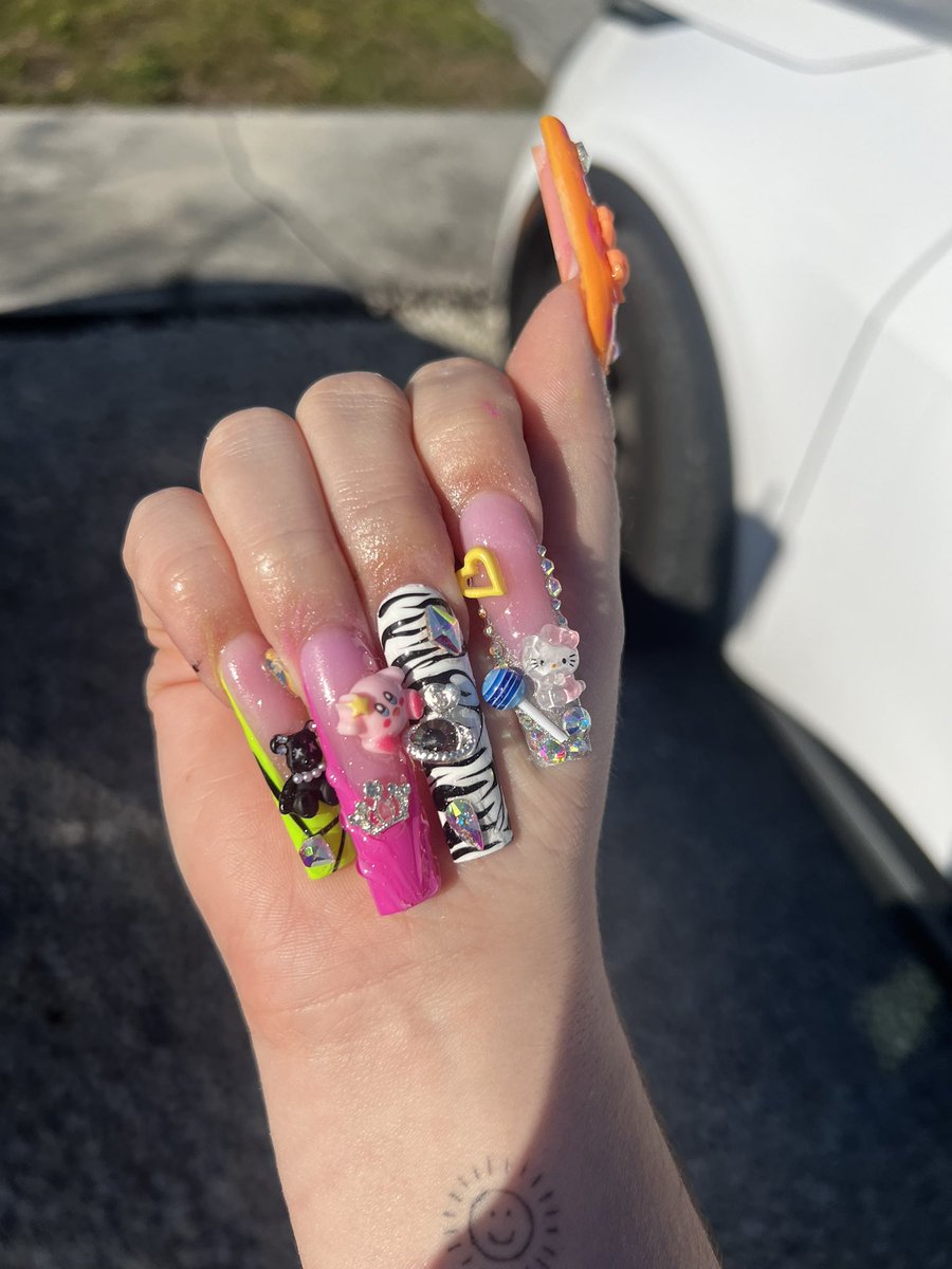 Sneaker_Barb's tweet photo. Idk how I want my nails next 😩 https://t.co/fY1qROUIQv