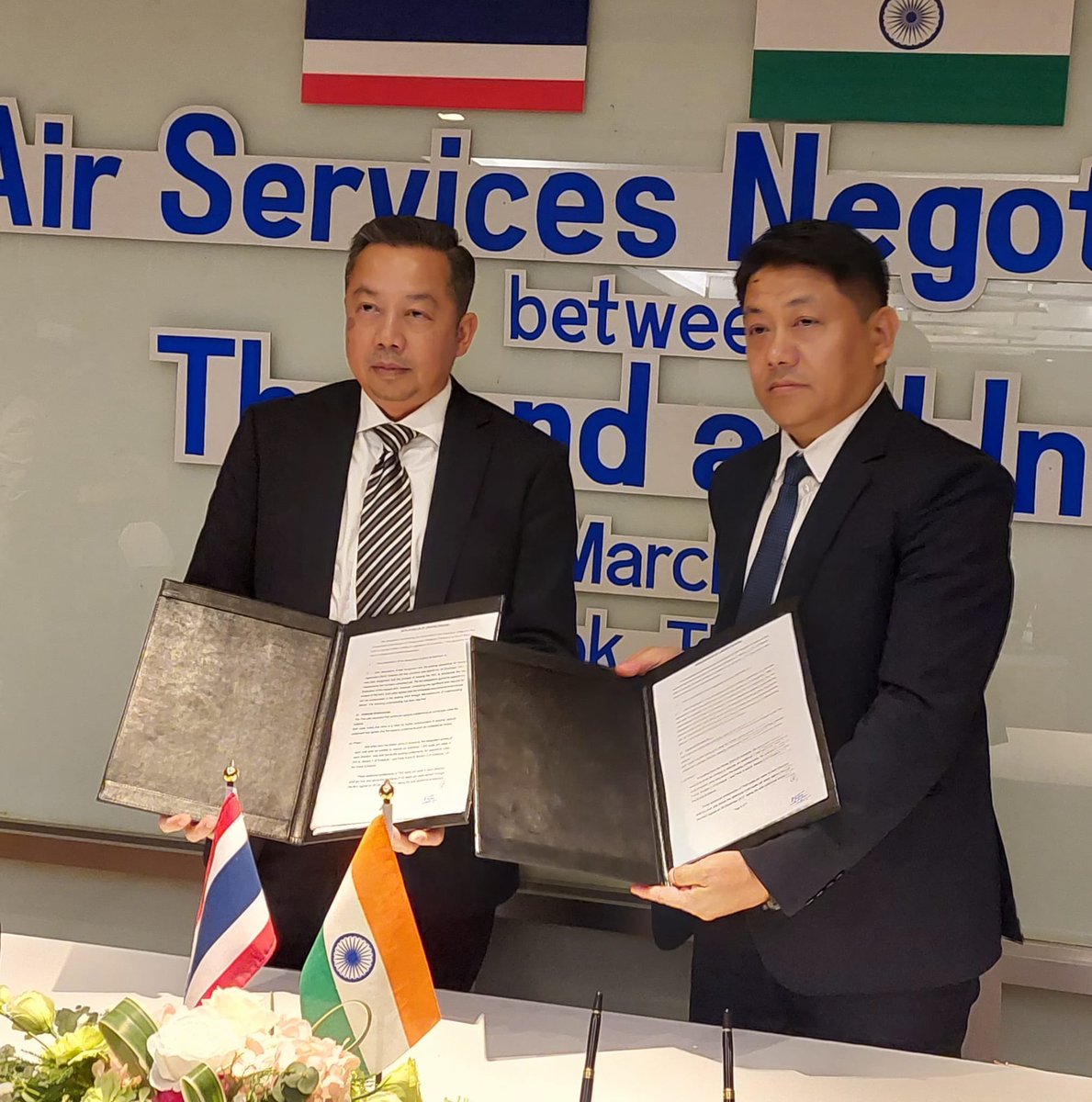 🇮🇳India and Thailand signed an MoU to expand flight services between both countries. 🇹🇭Both countries will add more weekly seats in two stages. In each stage, 7000 seats will be added. 🇮🇳Thailand has agreed to open 4 new points of call for Indian carriers: Chiang Rai, Hat Yai,…