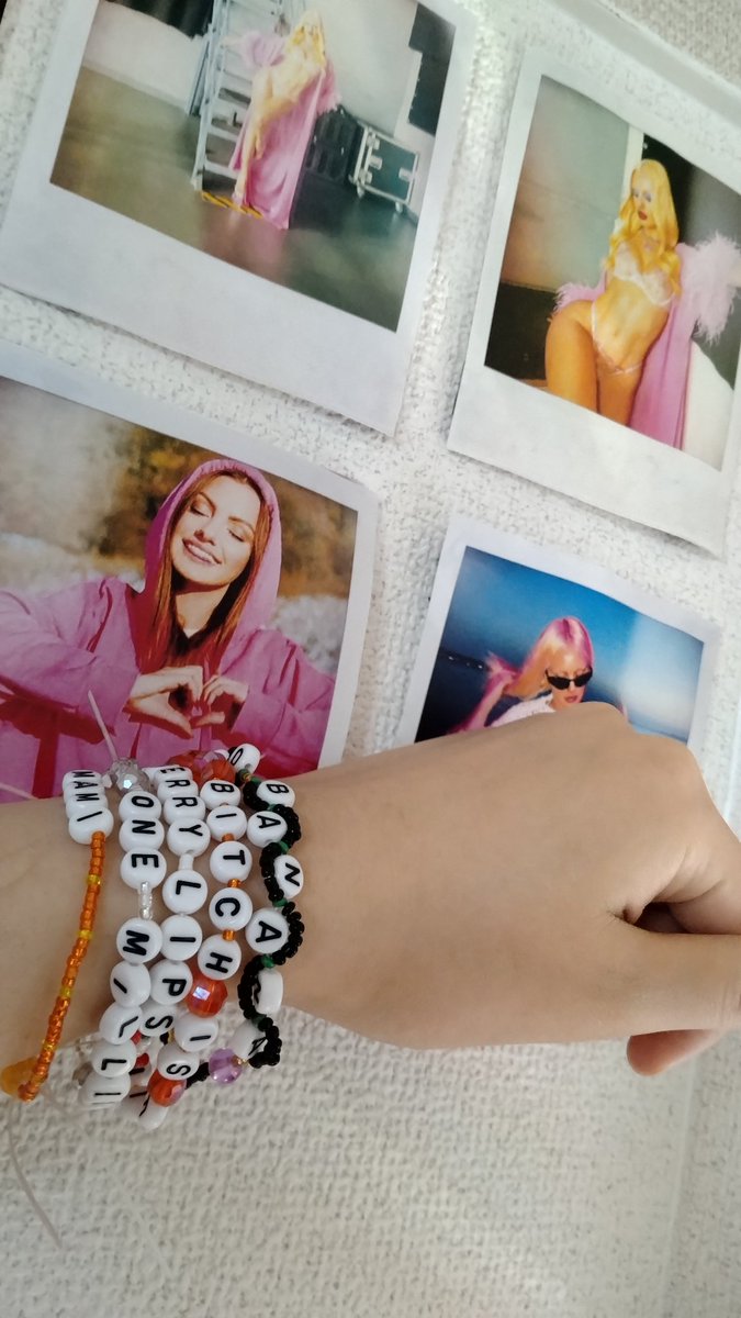 making friendship bracelets for alexandra stan💖
#AlexandraStan #mami #cocobanana #cherrylips #bitchisfire #onemillion