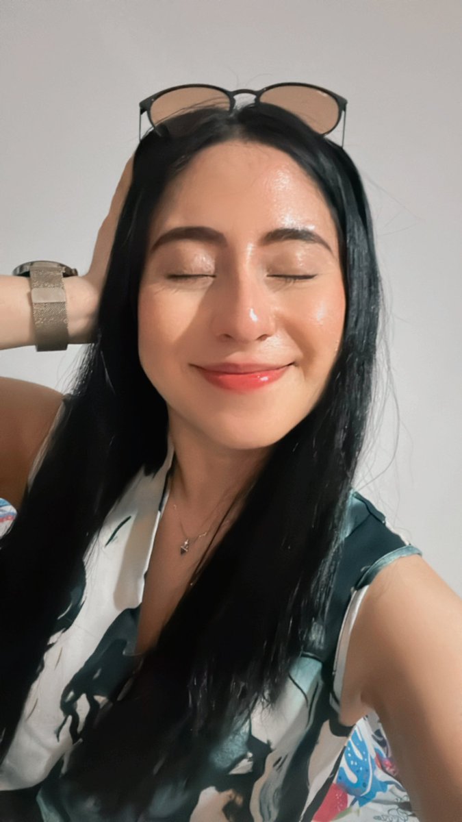 lumiyk's tweet photo. Taz me dijo guapa, le dibujó un corazoncito a mi autógrafo y NO ESTOY SOPORTANDO♥️♥️
#LaMole2024 
Vuelve pronto a México plis♥️ @skylar_taz https://t.co/ocEck0of8L