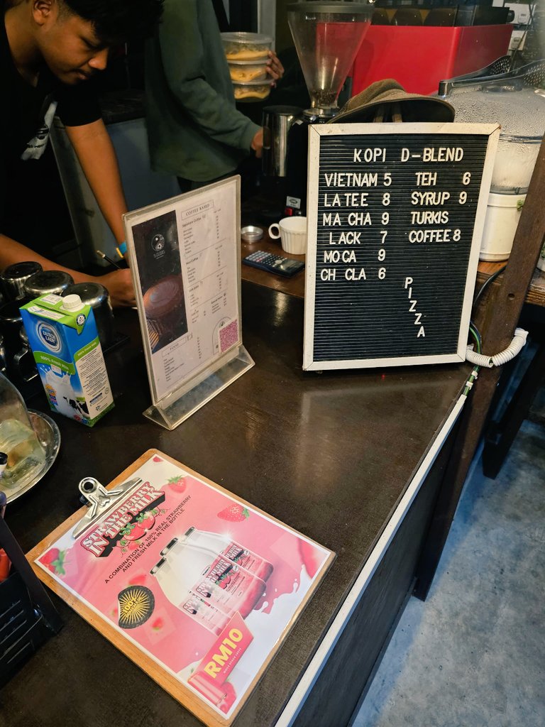 Catyaww's tweet photo. Update geng, aku dh start letak di Kopi Dblend semalam, mana yang nak lepak moreh, meh datang Kopi Dblend malam ni https://t.co/vtYoFs5L9H