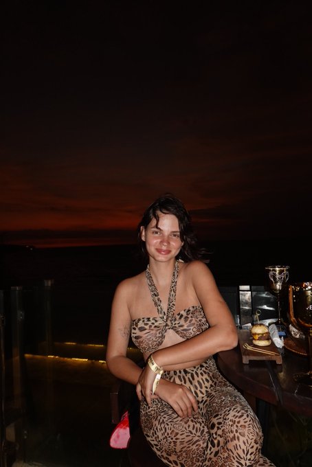 I had amazing  vacation on Bali this time.  🌚  Couple days left before going back home to Gia 🙈 https://t