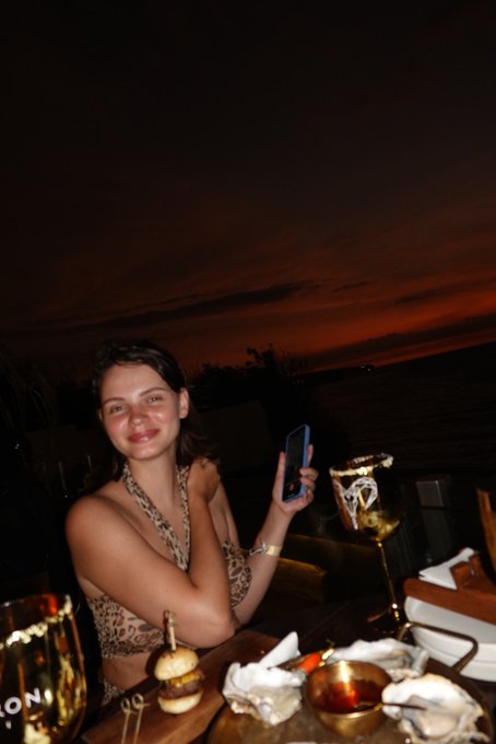 I had amazing  vacation on Bali this time.  🌚  Couple days left before going back home to Gia 🙈 https://t