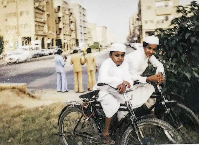 UmEsslaym's tweet photo. اليمين محمد عبدالرحمن المعمري وبجواره عبدالله محمد بن حميَّد في دويرة ام سليم https://t.co/BnvMoXfDPF