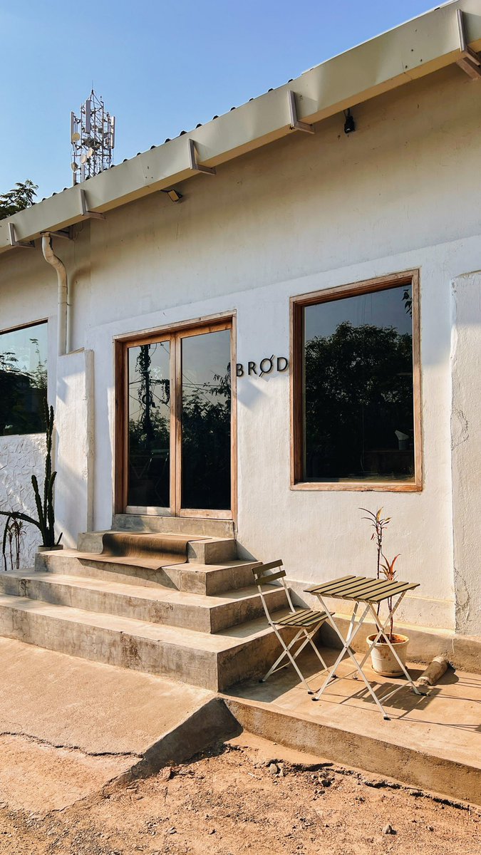atulpinheiro's tweet photo. (1) No trip to Chennai feels complete without a pitstop at one of my favorite bakeries:

Brød, ECR Road. A Scandinavian inspired bakery that makes small batch pastries ♥️

Some of the nicest baked goods you’ll find in India, and it’s run by the sweetest couple: Subika and Firat. https://t.co/xiMsqyONvX
