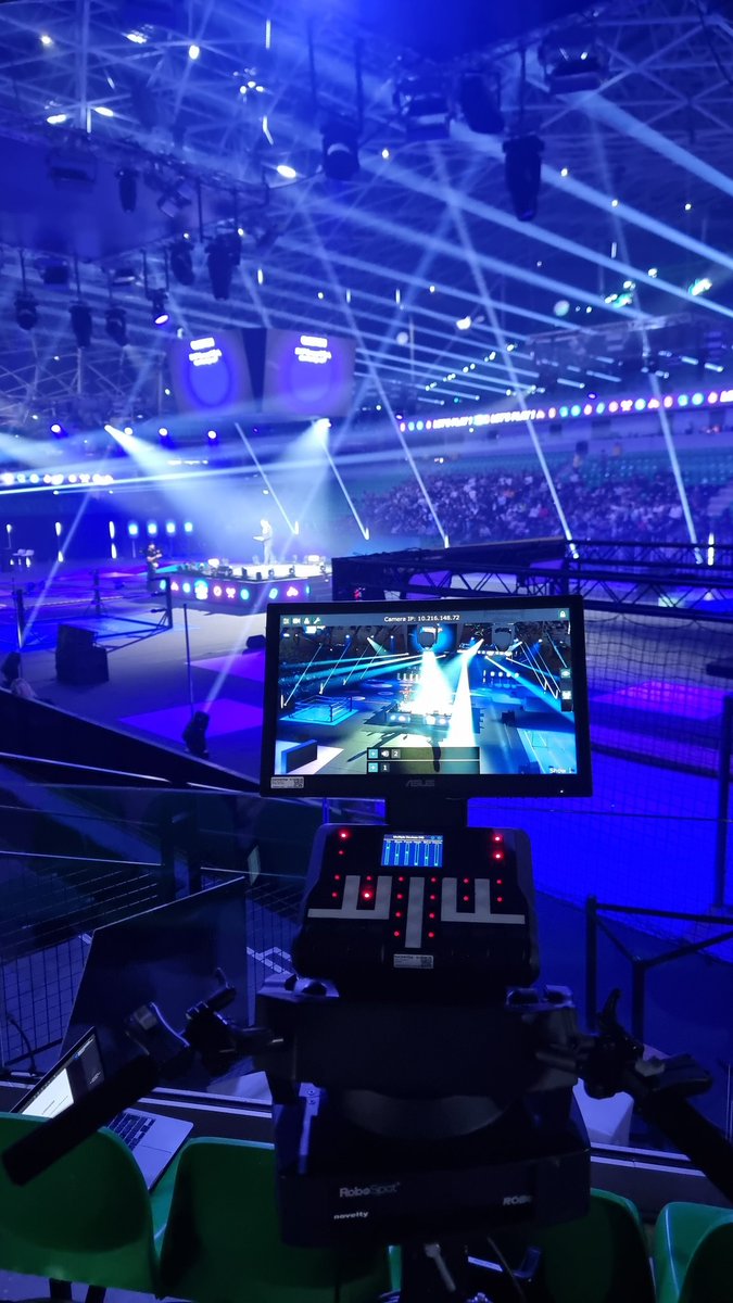 New experience: Robospot operator.

#robospot #robelighting #lightshow #event #Nantes #France with 109event