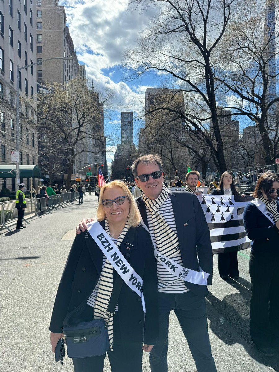 bzhny's tweet photo. Sant Patrick Laouen Deoc'h! 
Happy St. Patrick's Day from 5th Avenue in New York City! 
The Bretons are here in full spirits!
Big thanks, merci &amp; trugarez to our friends! @StPatsParadeNYC 
@IrishBusinessNY
@SoberStPatrick
@franceinnyc @armor_lux
@regionbretagne @IrelandinNY https://t.co/qYENgFqPBN